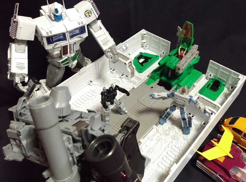 MP-711 Convoy 7 Eleven Version In Hand Pictures of Latest MP-10